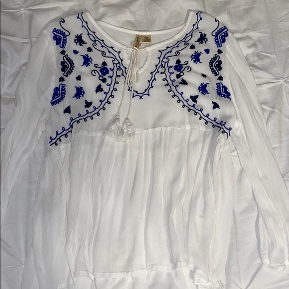 Beautiful blouse! - Picture 1 of 3